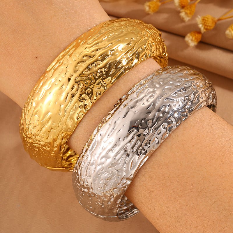 Molten Texture Cuff Bracelet - Voisson