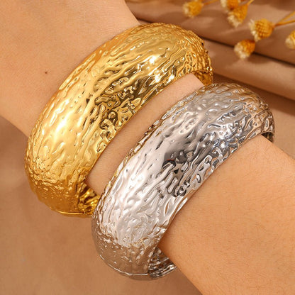Molten Texture Cuff Bracelet - Voisson