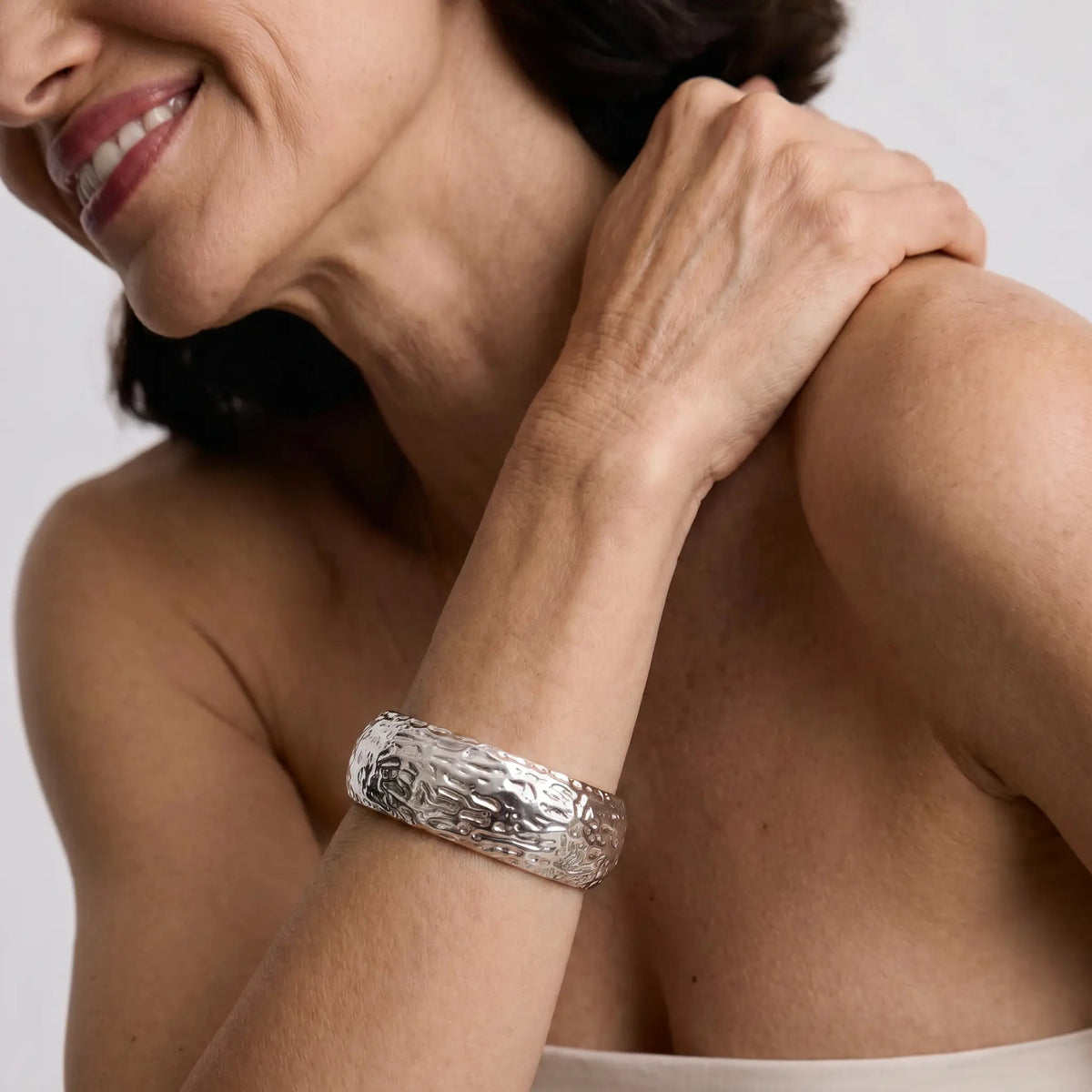 Molten Texture Cuff Bracelet - Voisson