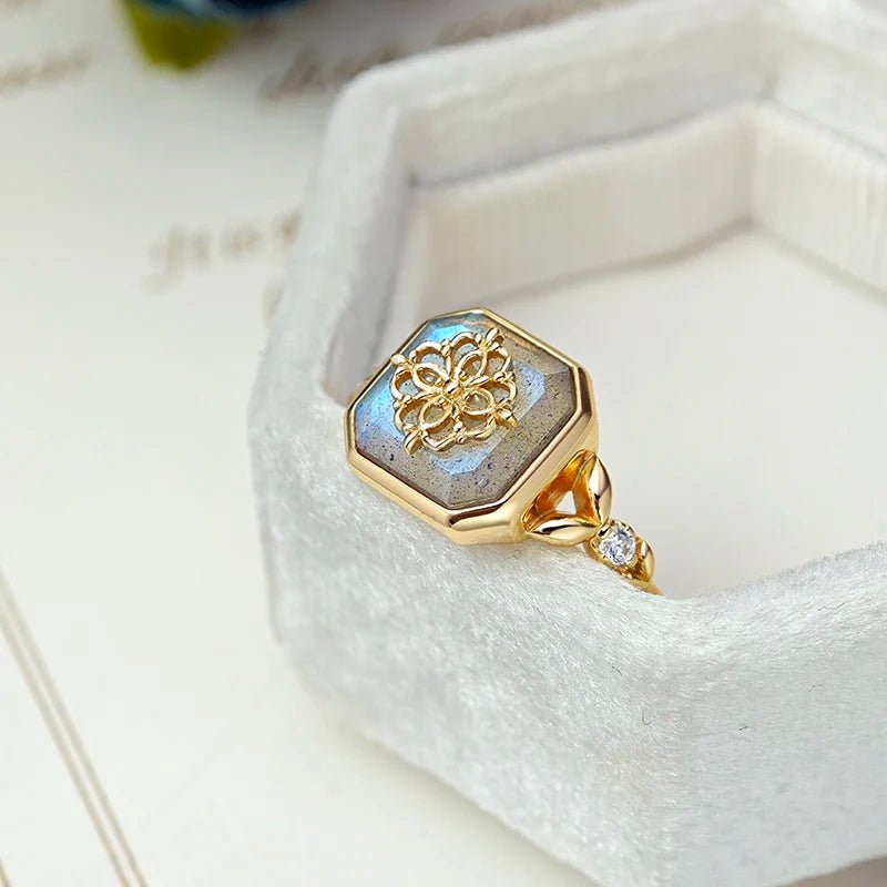Mooncrest Royal Ring - Voisson
