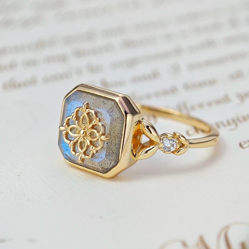Mooncrest Royal Ring - Voisson