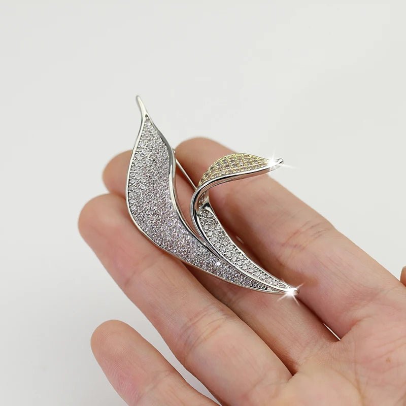 Moonlight Calla Brooch - Voisson