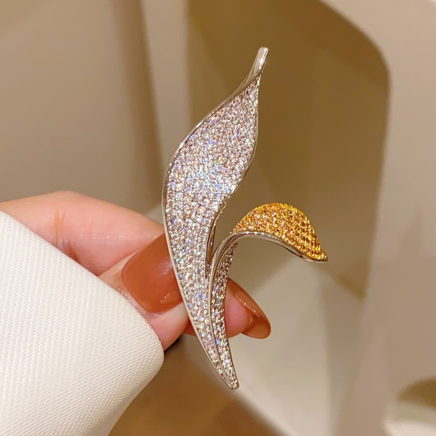 Moonlight Calla Brooch - Voisson