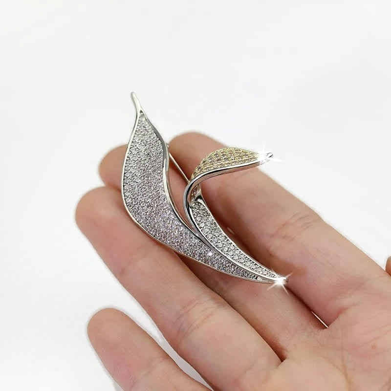 Moonlight Calla Brooch - Voisson