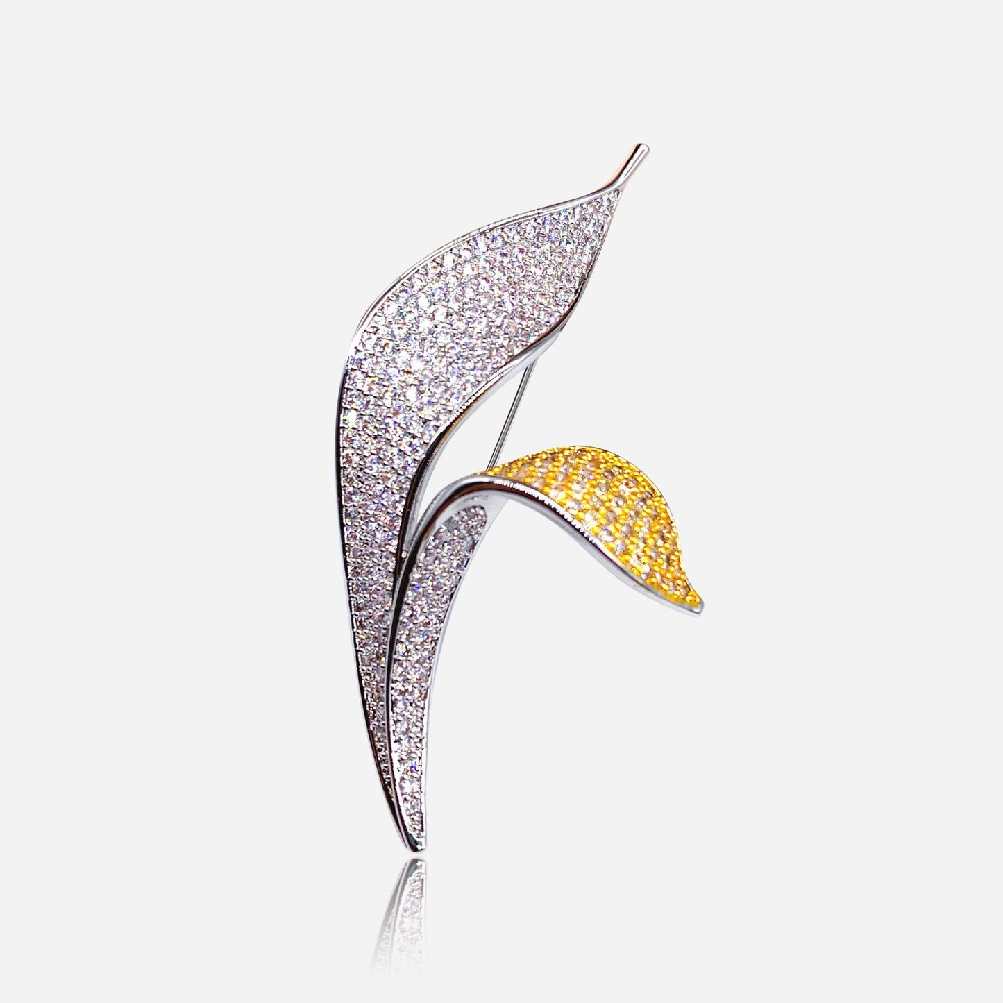 Moonlight Calla Brooch - Voisson
