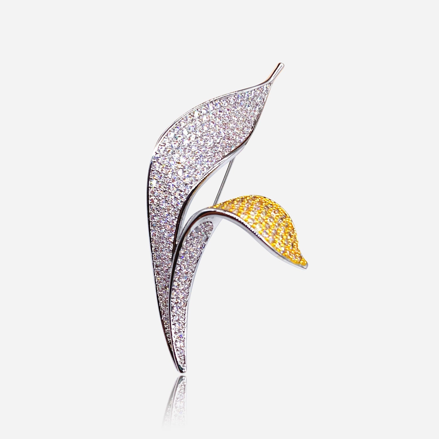 Moonlight Calla Brooch - Voisson