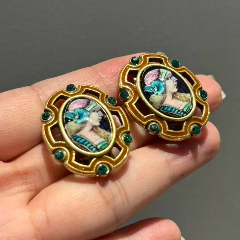 Noble Cameo Stud Earrings - Voisson