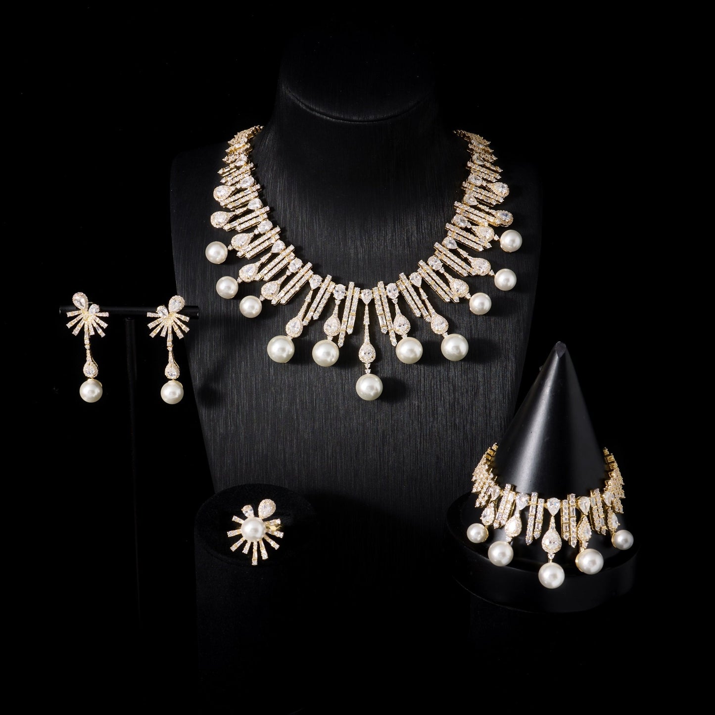 Nocturne Royale Pearl Earrings - Voisson