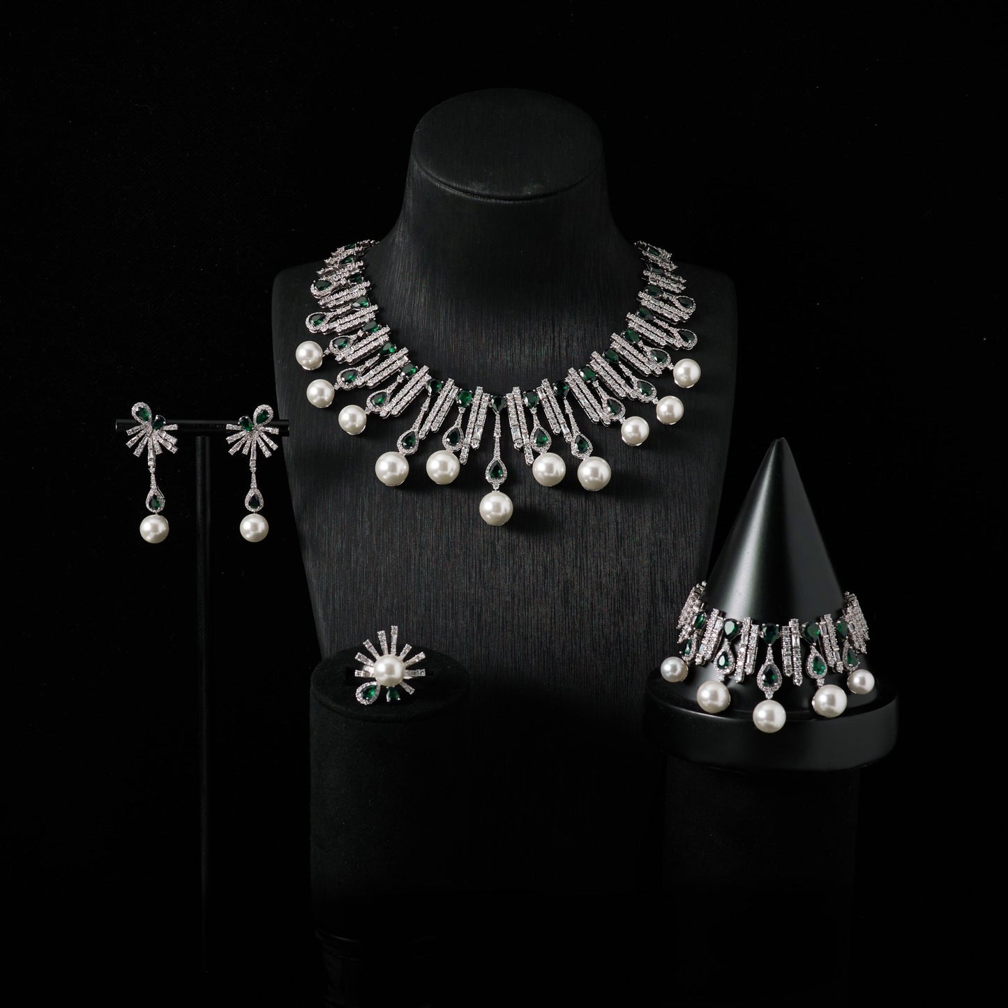 Nocturne Royale Pearl Earrings - Voisson