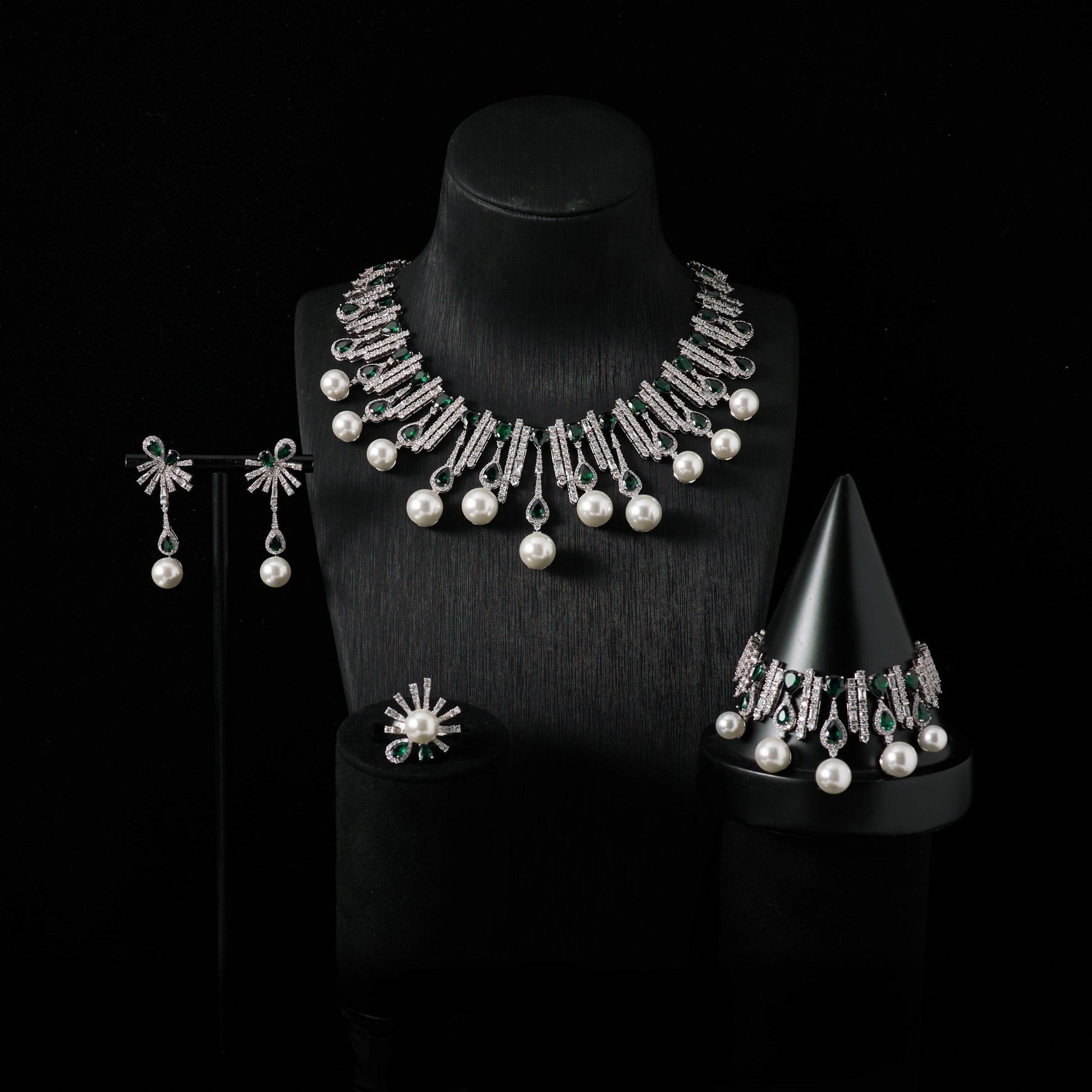 Nocturne Royale Pearl Earrings - Voisson