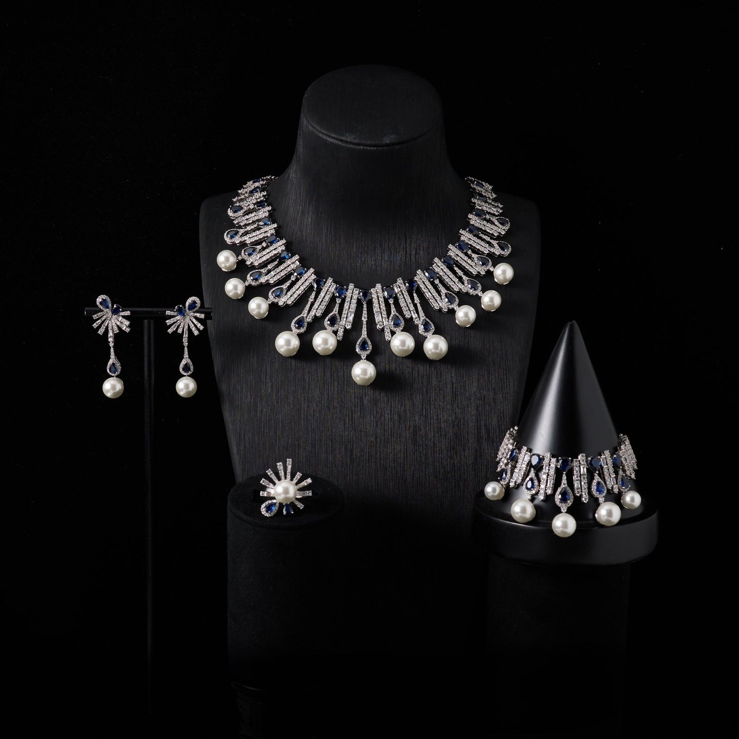 Nocturne Royale Pearl Earrings - Voisson