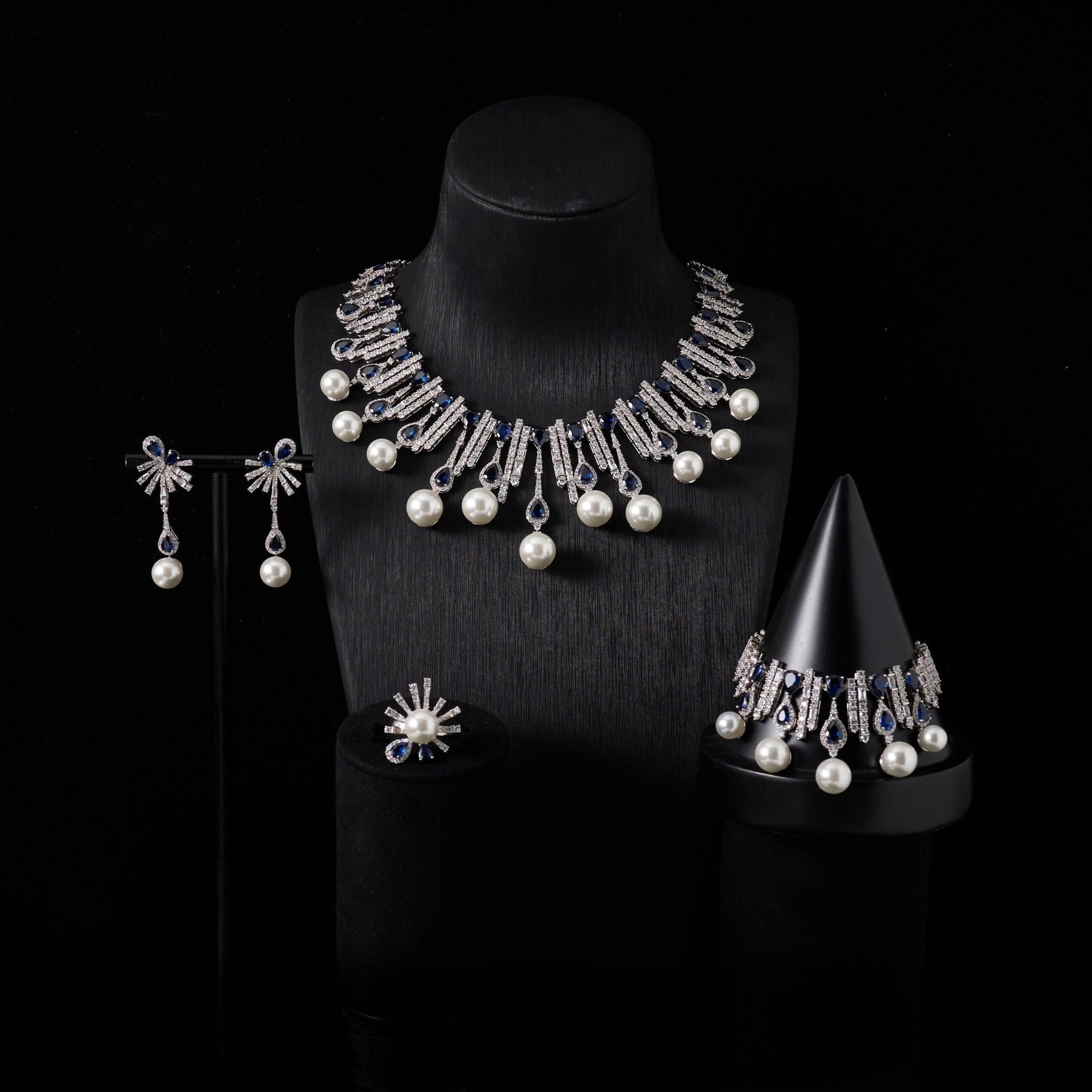 Nocturne Royale Pearl Earrings - Voisson