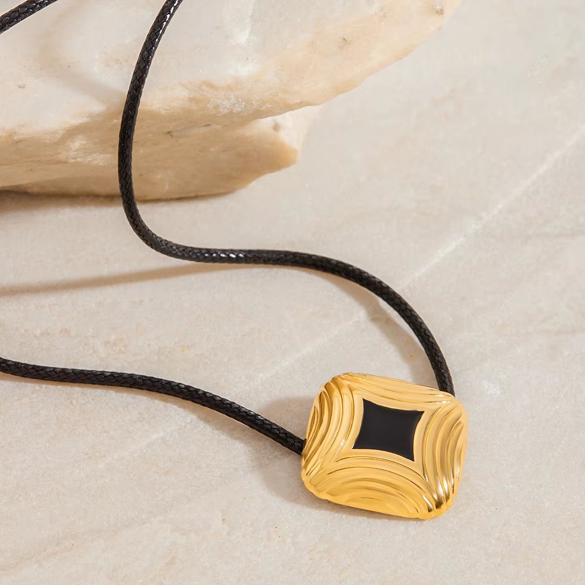 Noir Luxe Necklace - Voisson