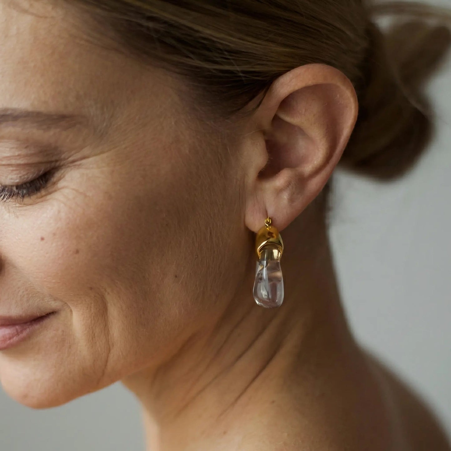 Ombre 18K Gold Resin Clear Hoop Earrings - Voisson