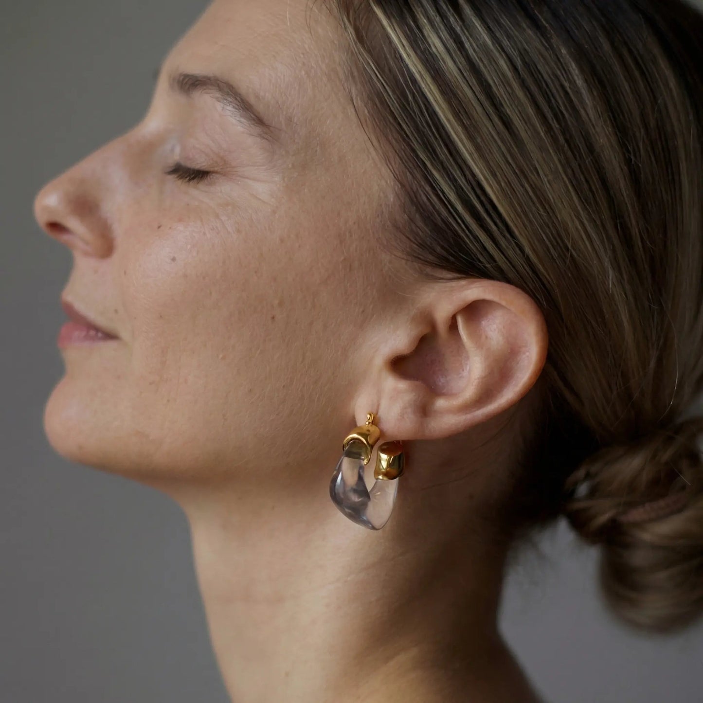 Ombre 18K Gold Resin Clear Hoop Earrings - Voisson