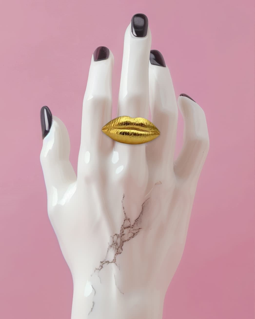 PassionLips Irregular Cocktail Ring - Voisson