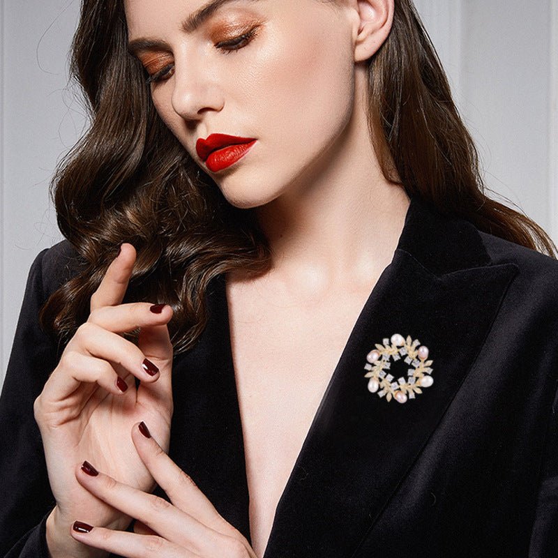 Pearl Laurel Brooch - Voisson