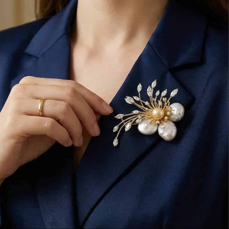 Pearl Starburst Brooch - Voisson