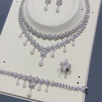 Rote Muse Perlenkette 