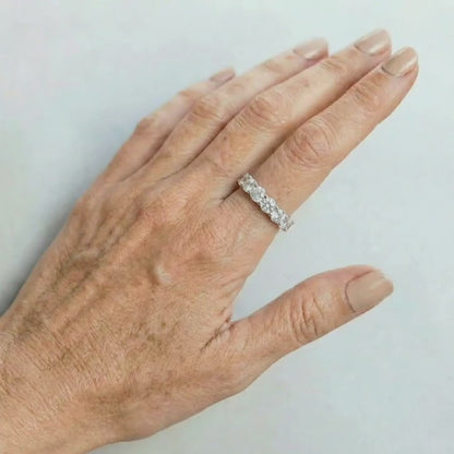 Coralia 0.5Ct Moisanite 925 Anneau de bande d'éternité en argent sterling