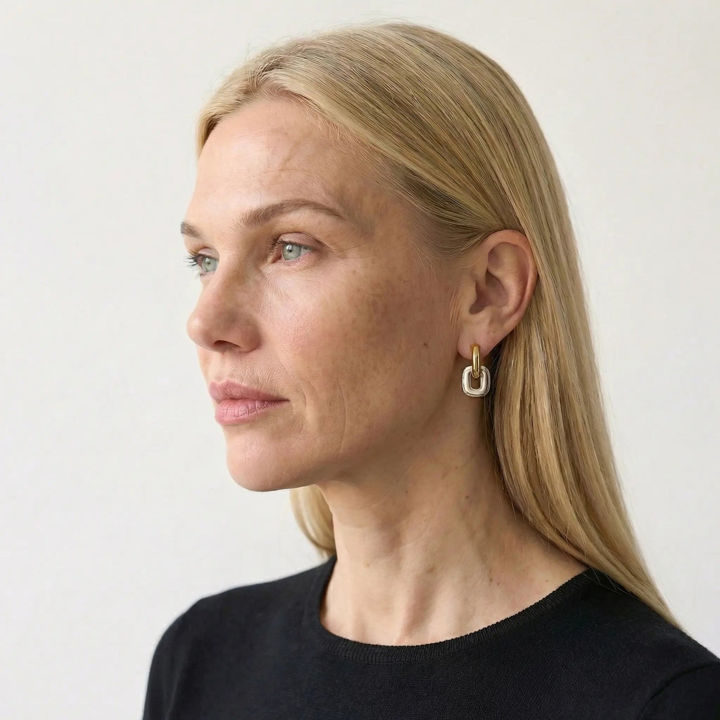 RelicRadiance Retro Stud Earrings - Voisson