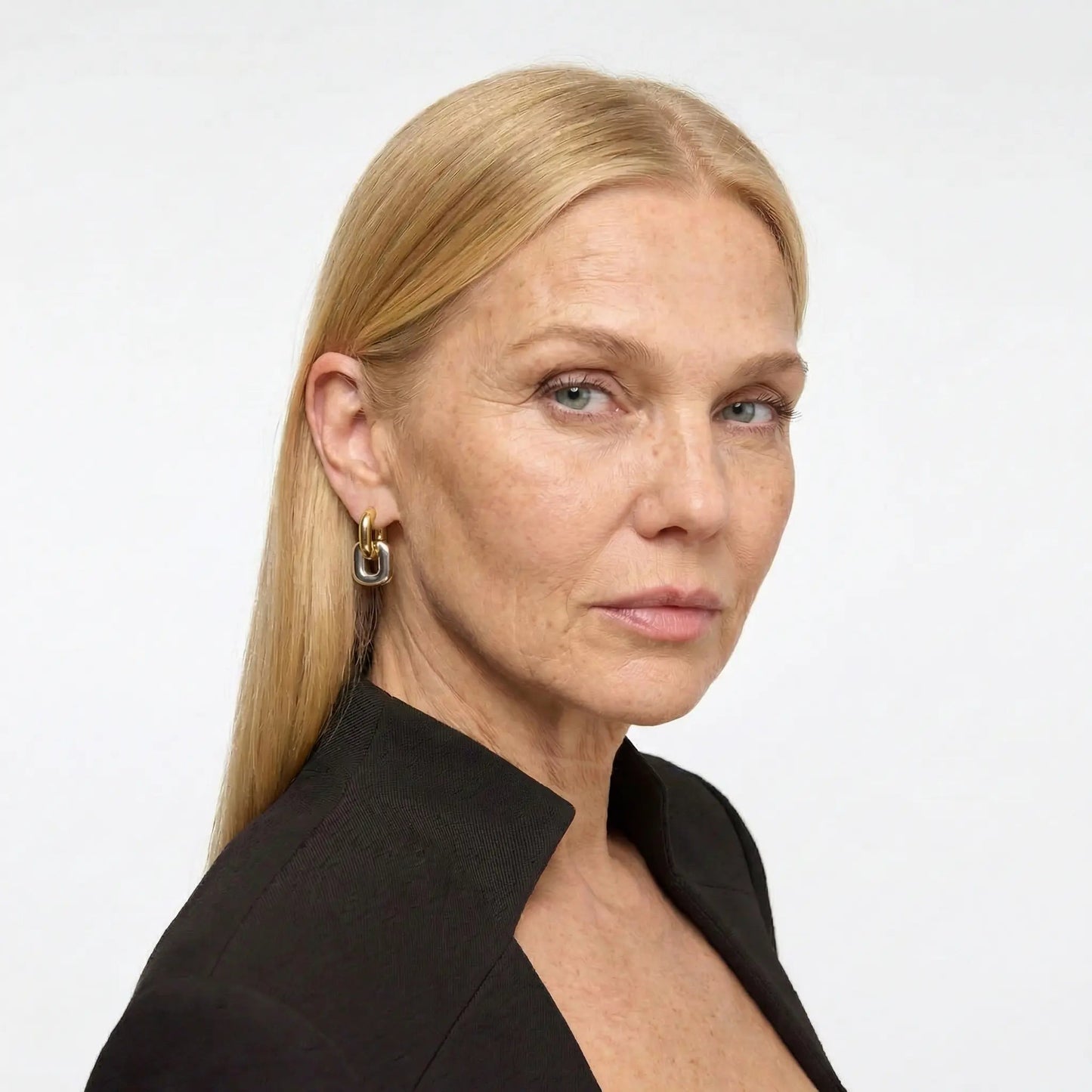 RelicRadiance Retro Stud Earrings - Voisson