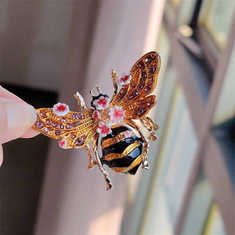 Rosegarden Bee Brooch - Voisson