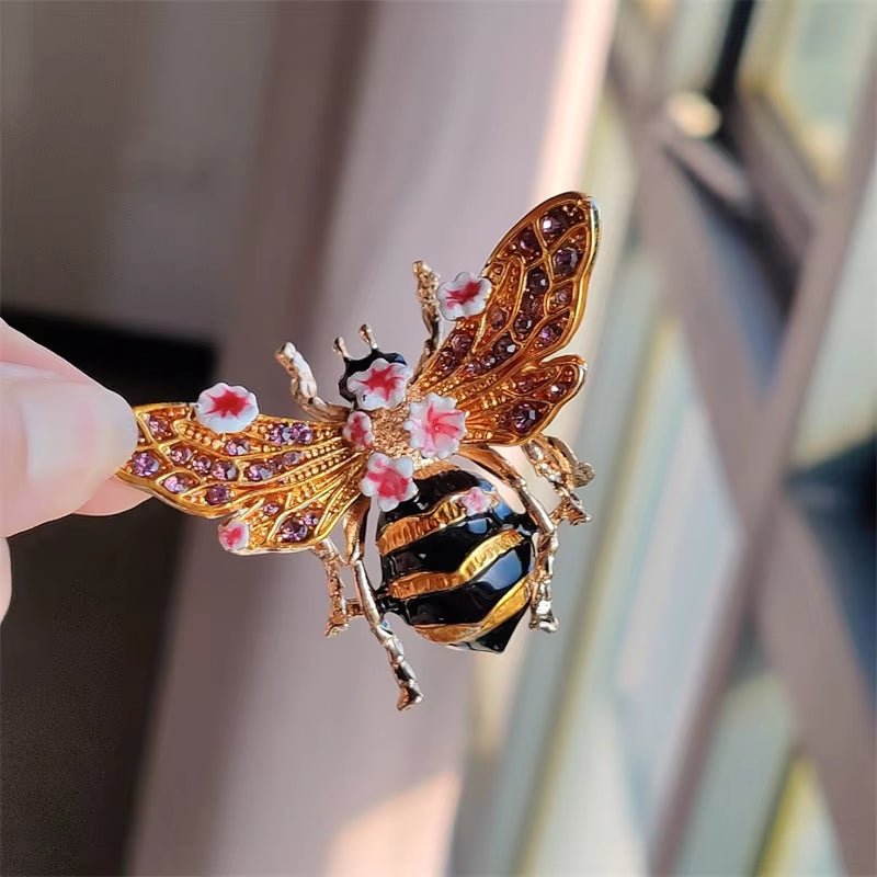 Rosegarden Bee Brooch - Voisson