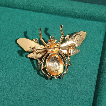 Rosegarden Bee Brooch - Voisson