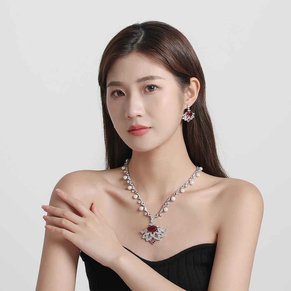 Scarlet Lotus Pearl Necklace - Voisson