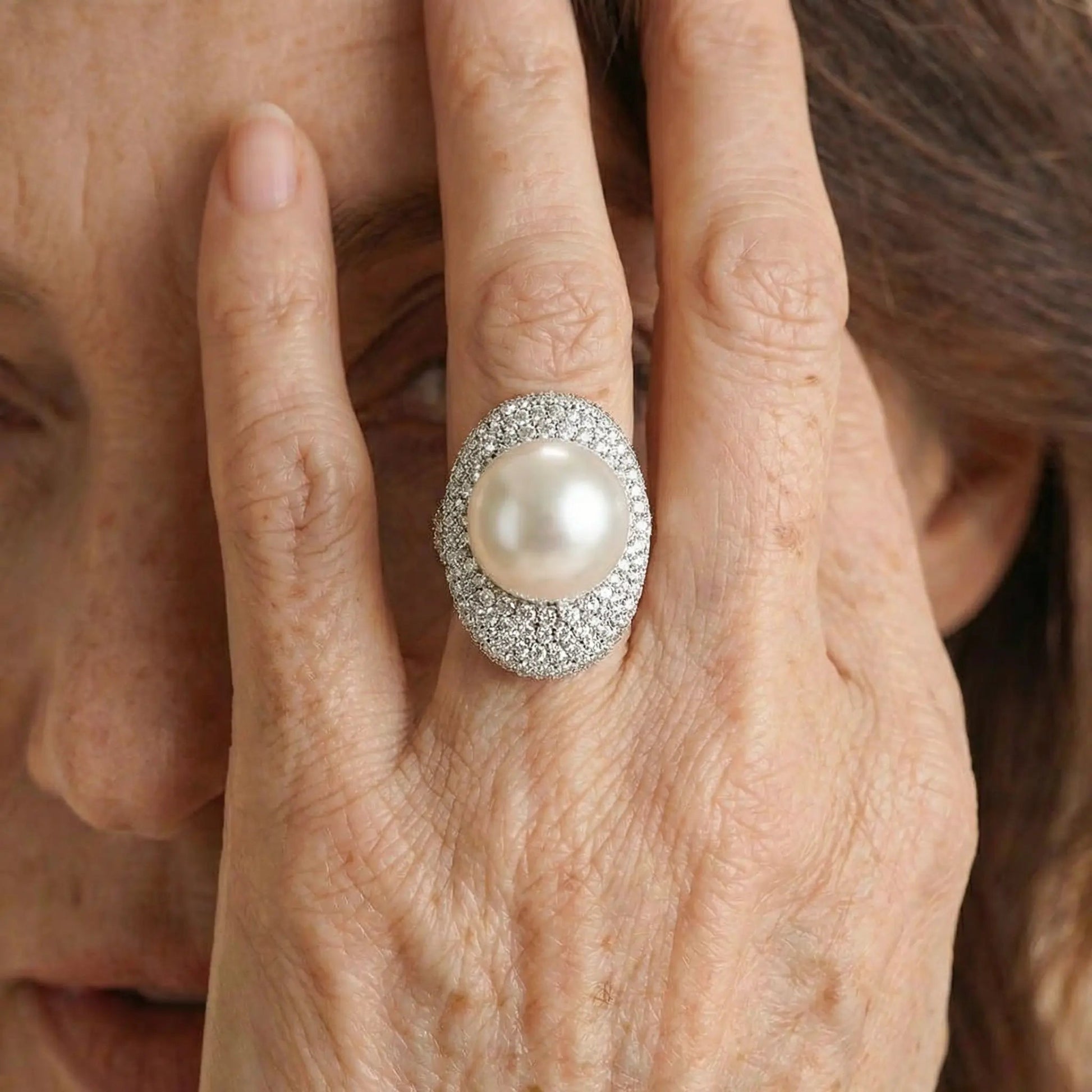 Swanlight Pearl Ring - Voisson