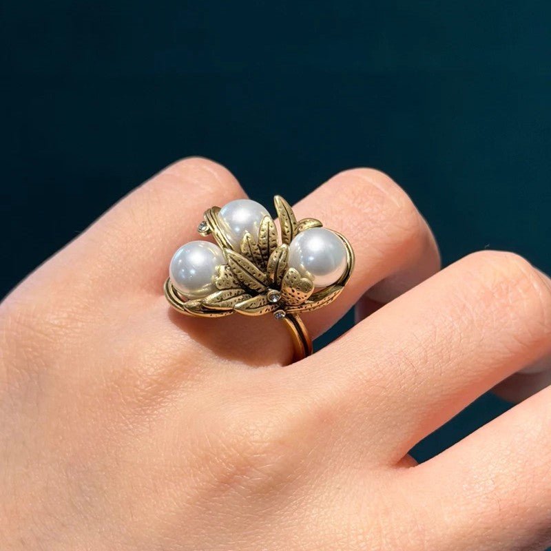 Versailles Pearl Cluster Ring - Voisson