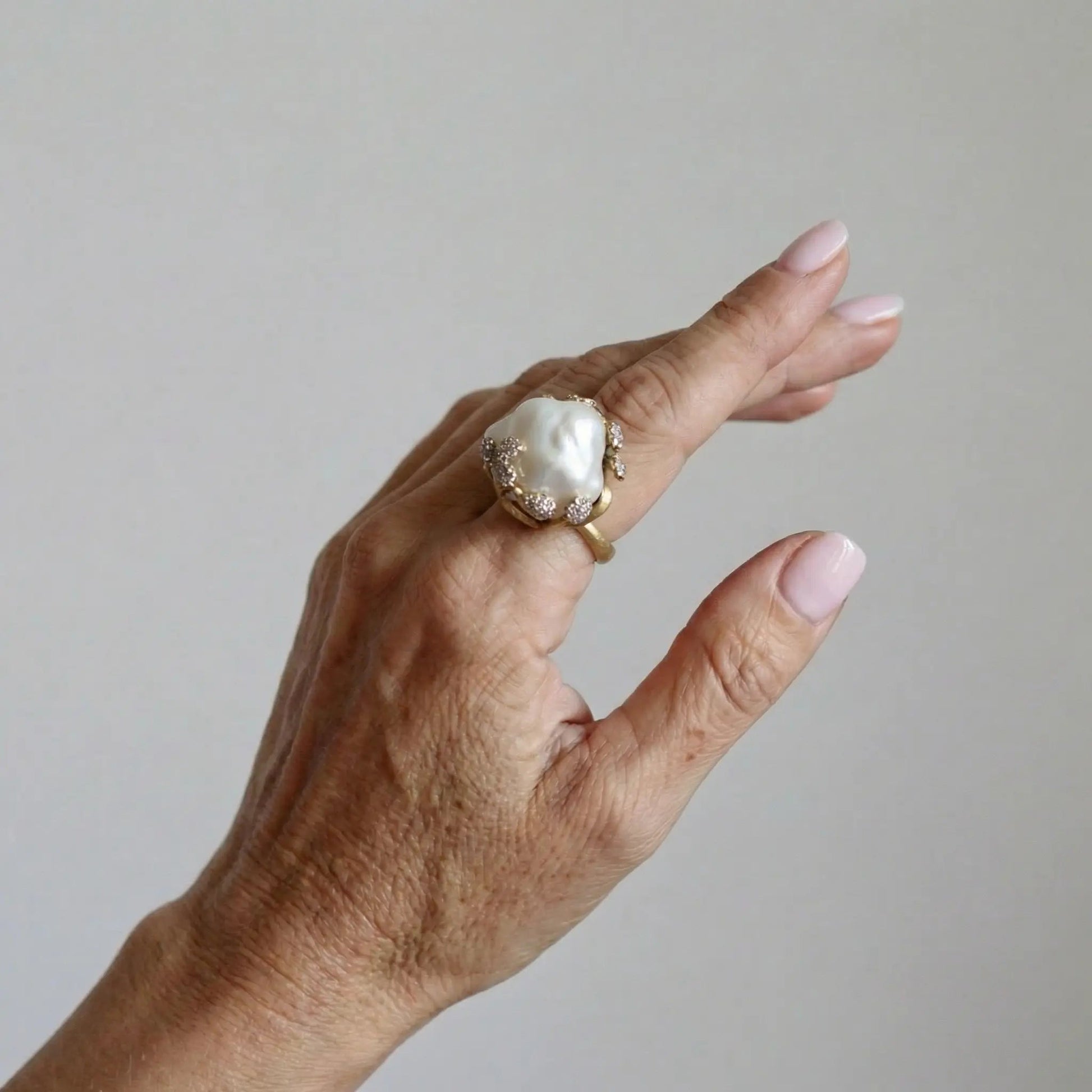 Wildflower Pearl Crown Ring - Voisson
