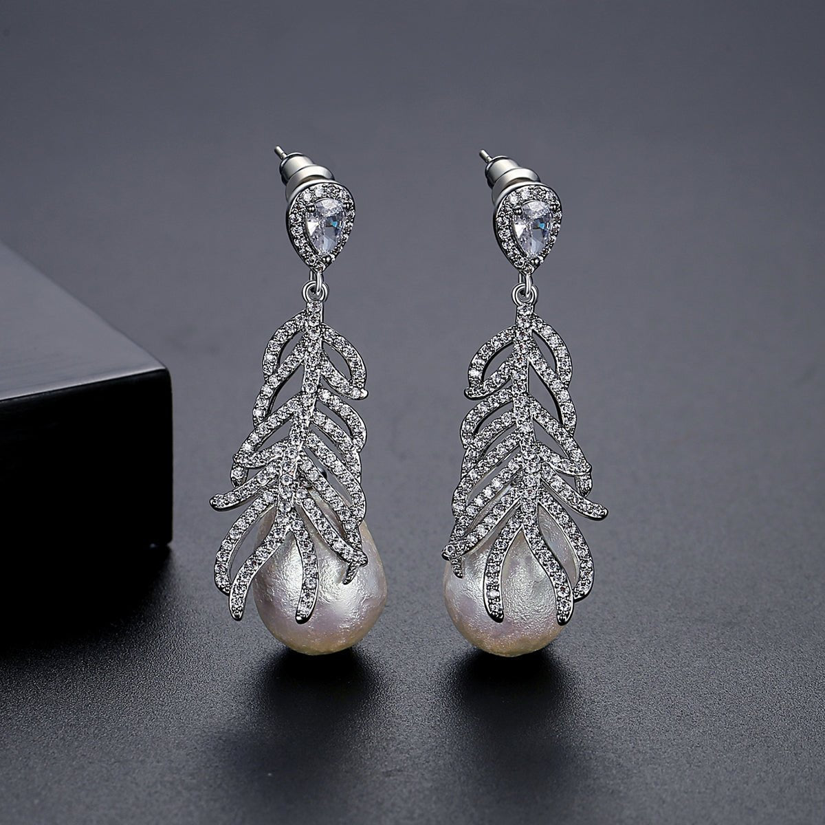 Willow Pearl Drop Earrings - Voisson