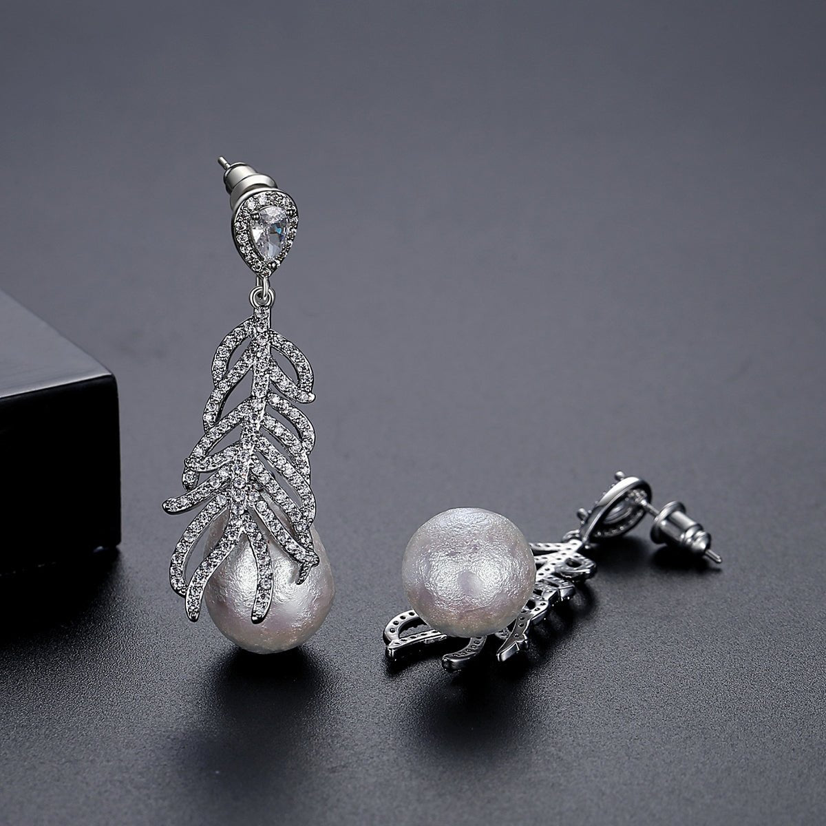 Willow Pearl Drop Earrings - Voisson